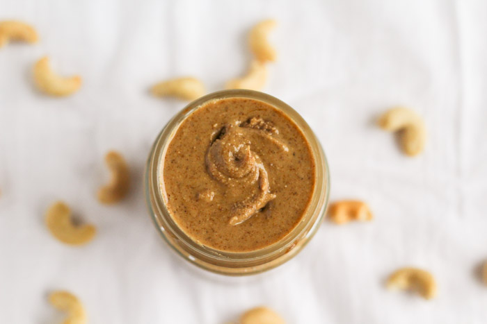 Homemade cashew butter that tastes  reminiscent of cookie butter. Your new favorite nut butter that's easy to make! | thebalancedberry.com #vegan #paleo