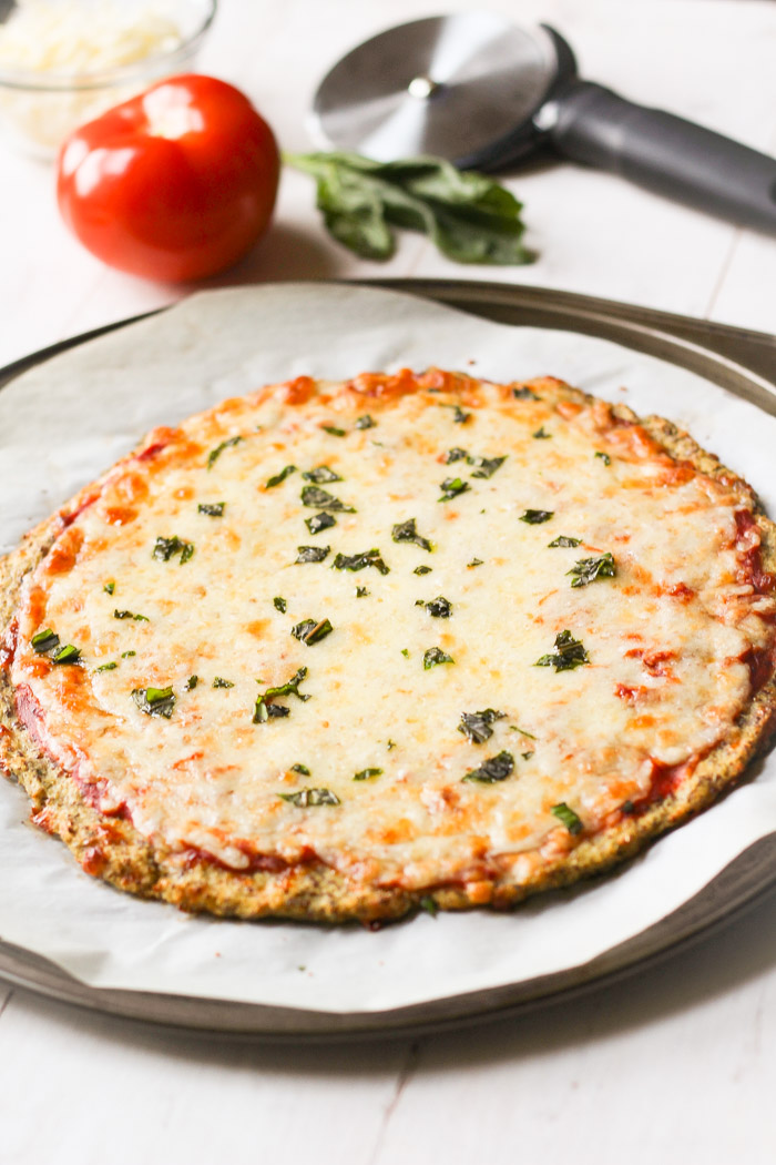 Super-simple cauliflower pizza crust recipe. Gluten and grain free! via thebalancedberry.com