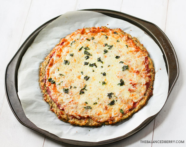 Super-simple cauliflower pizza crust recipe. Gluten and grain free! via thebalancedberry.com