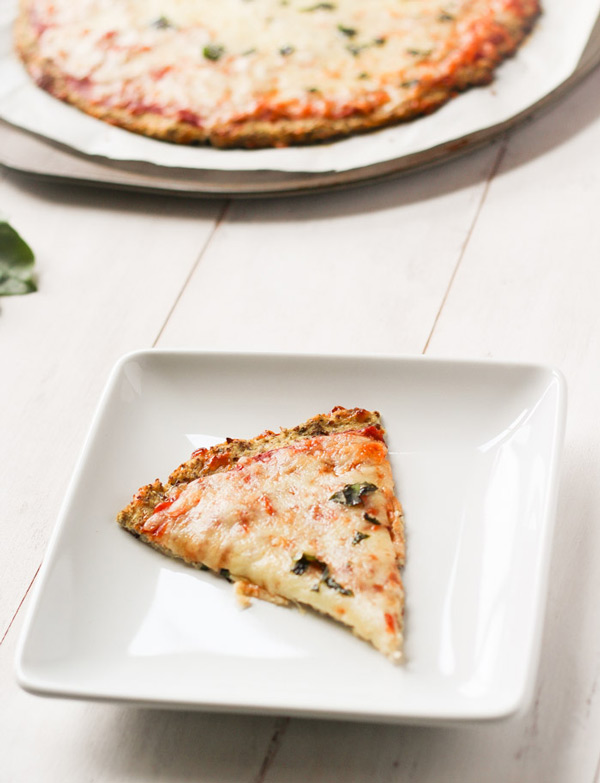 Super-simple cauliflower pizza crust recipe. Gluten and grain free! via thebalancedberry.com