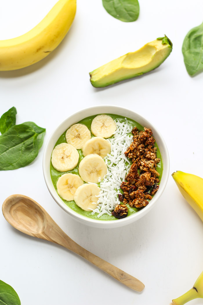 The Best Green Smoothie Bowl - creamy, delicious and ready for all of your favorite toppings! via thebalancedberry.com