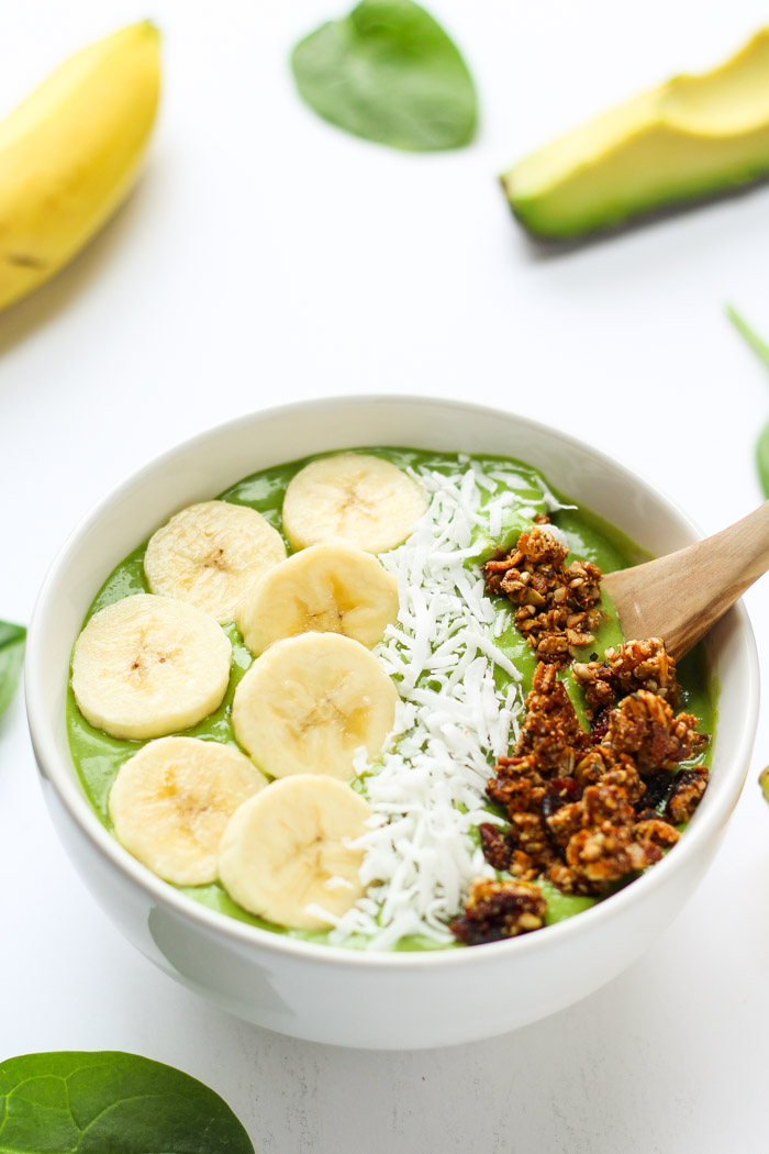 The Best Green Smoothie Bowl - creamy, delicious and ready for all of your favorite toppings! via thebalancedberry.com