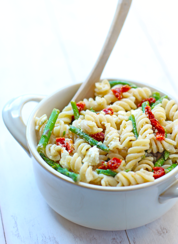 Quinoa Pasta Salad - the perfect summer side dish! via thebalancedberry.com