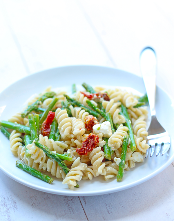 Quinoa Pasta Salad - the perfect summer side dish! via thebalancedberry.com