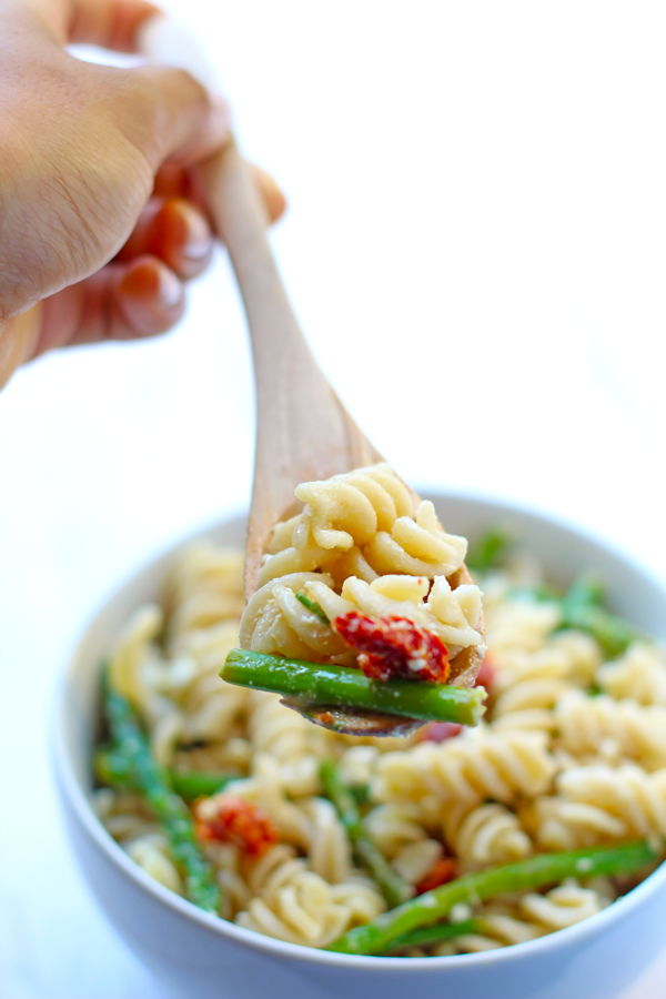 Quinoa Pasta Salad - the perfect summer side dish! via thebalancedberry.com