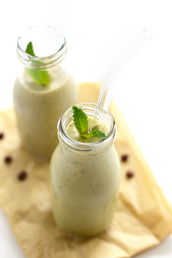 Avocado Mint Smoothie by Fit Foodie Finds | Summer Smoothie Roundup via thebalancedberry.com