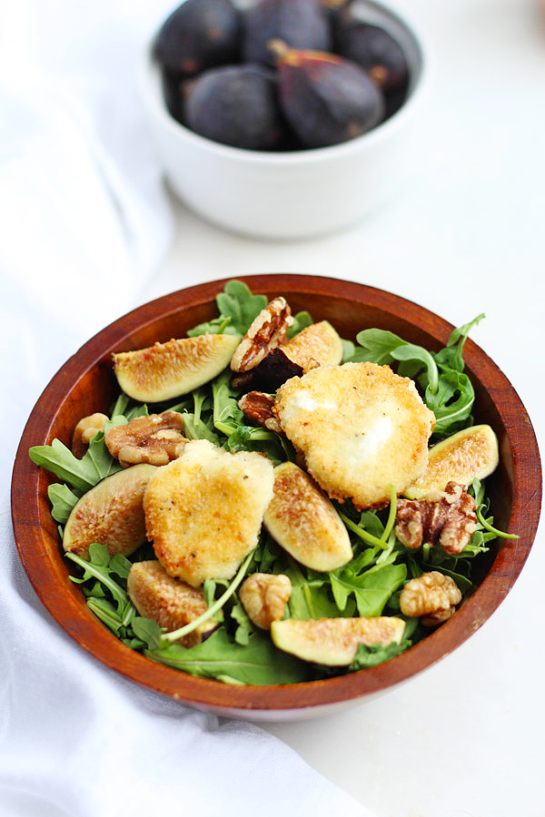 Arugula salad with fresh figs, walnuts and toasted goat cheese. Delicious, full of antioxidants and paleo-friendly!
