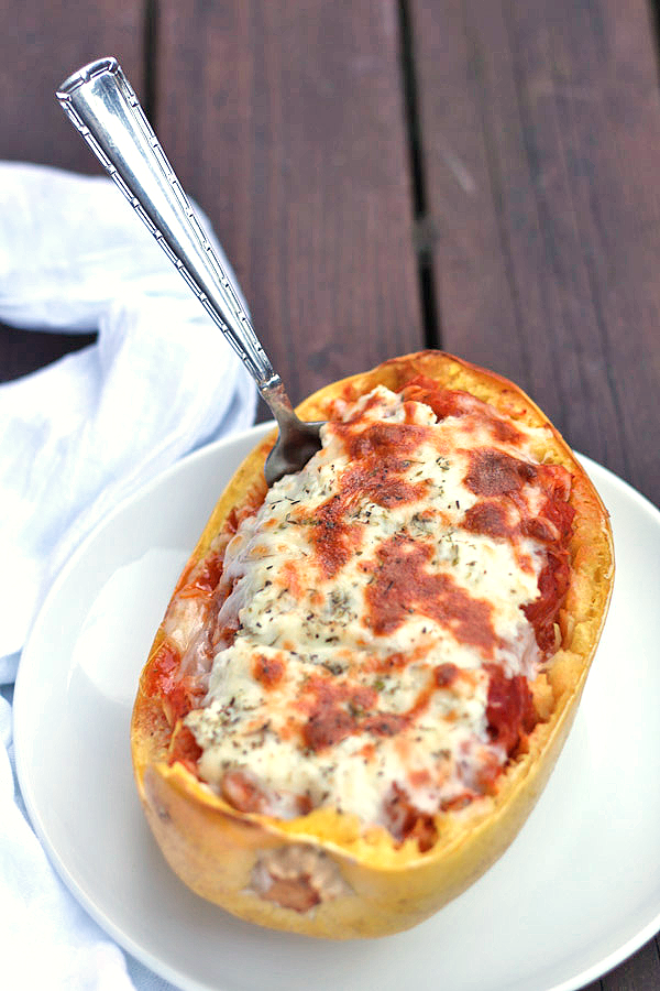Spaghetti Squash Lasagna Bowls - an amazing hearty, delicious dinner that's an amazing glutenfree alternative to traditional lasagna!