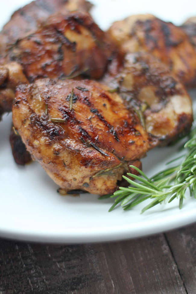 Easy Rosemary Balsamic Chicken - tender, marinated chicken. Perfect for meal prep!