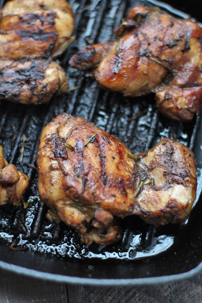 Easy Rosemary Balsamic Chicken - tender, marinated chicken. Perfect for meal prep!