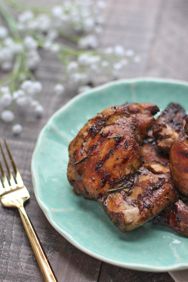 Easy Rosemary Balsamic Chicken - tender, marinated chicken. Perfect for meal prep!