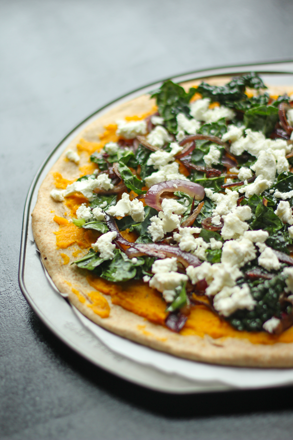 Butternut Squash Pizza with Kale and Goat Cheese - a simple, delicious homemade pizza recipe with the best flavors of fall!