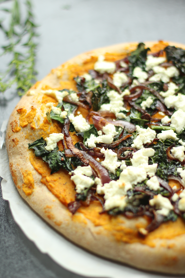 Butternut Squash Pizza with Kale and Goat Cheese - a simple, delicious homemade pizza recipe with the best flavors of fall!
