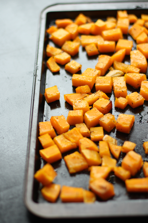 Butternut Squash Pizza with Kale and Goat Cheese - a simple, delicious homemade pizza recipe with the best flavors of fall!