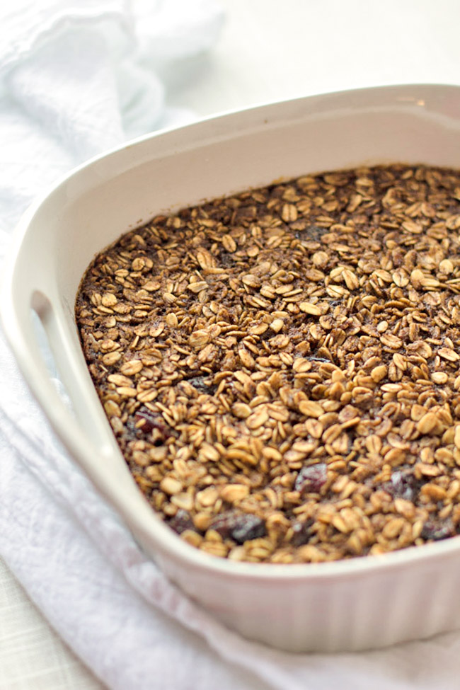 Simple gingerbread baked oatmeal recipe. A wholesome breakfast the whole family will LOVE!