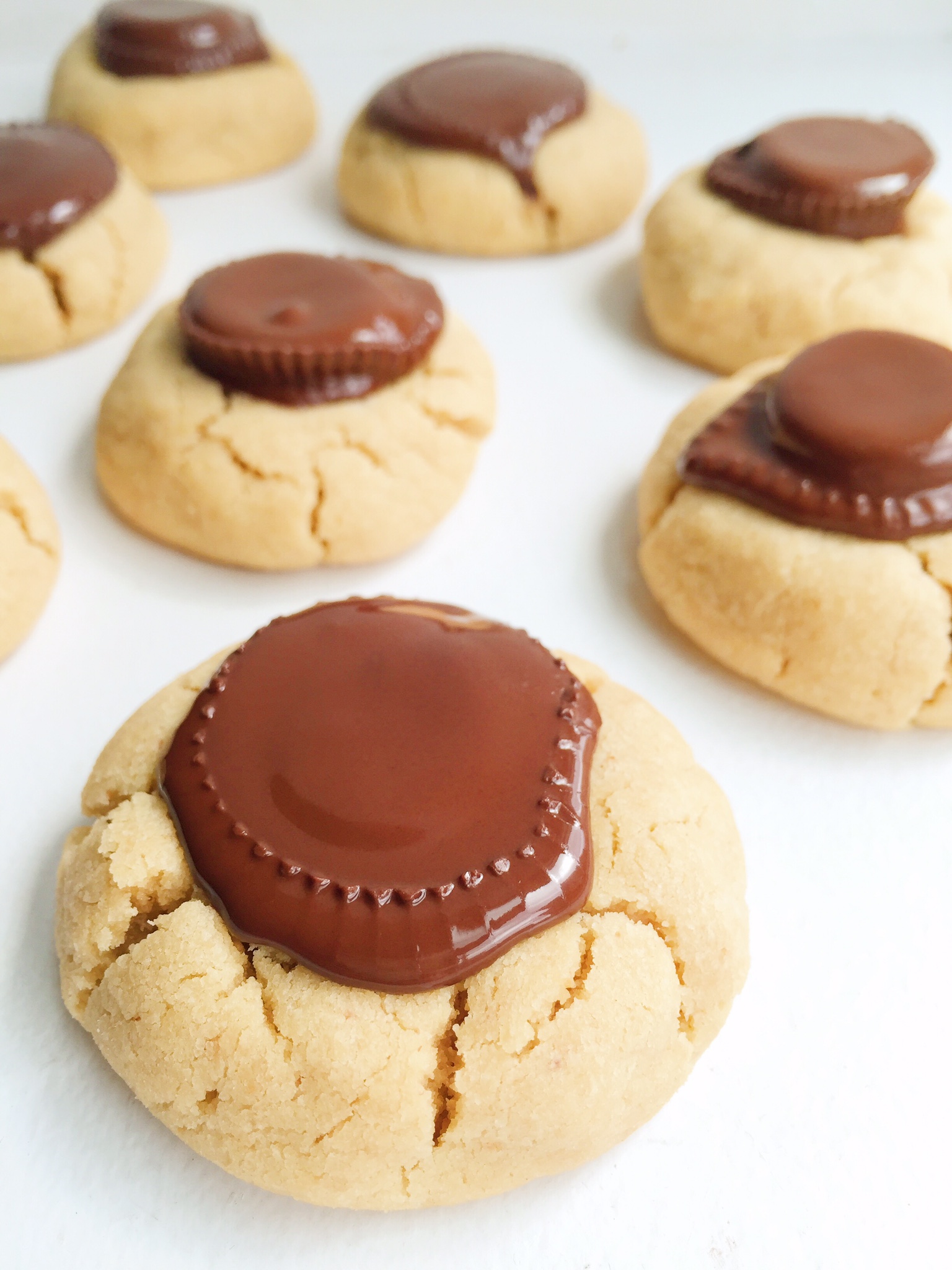 Dreamy peanut butter cup blossoms filled with dark chocolate peanut butter cups, creamy PB and made with all gluten free and organic ingredients. Ready in less than 15 minutes!