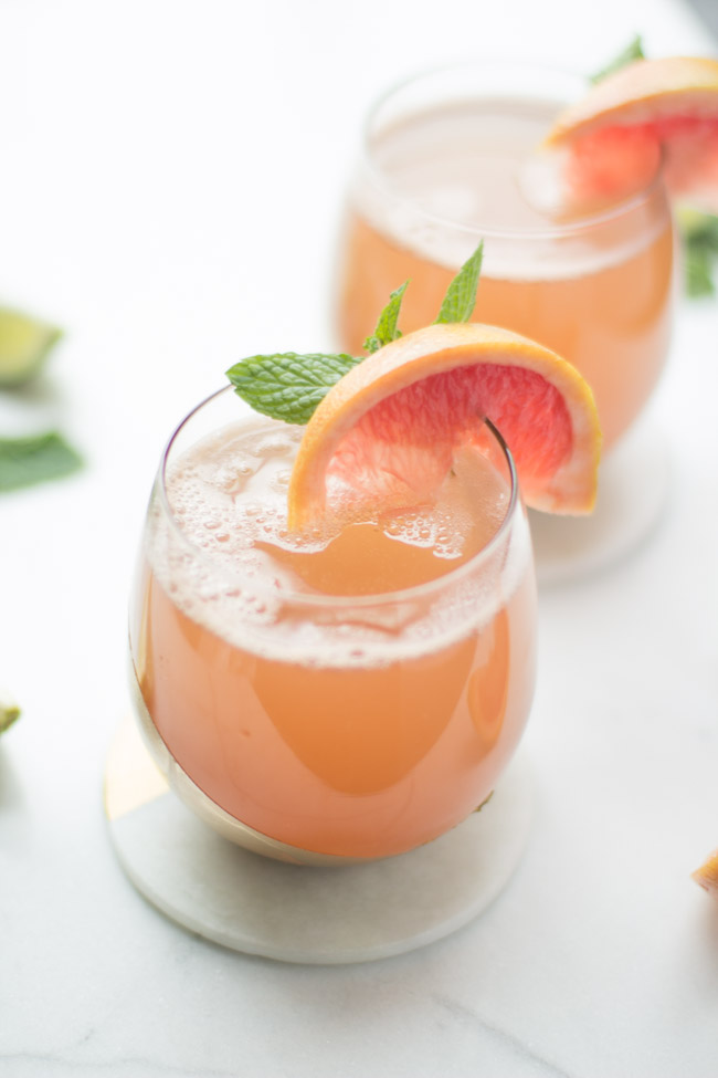 Sparkling Grapefruit Cocktail - a light, bubbly grapefruit cocktail that is perfect for your next celebration!
