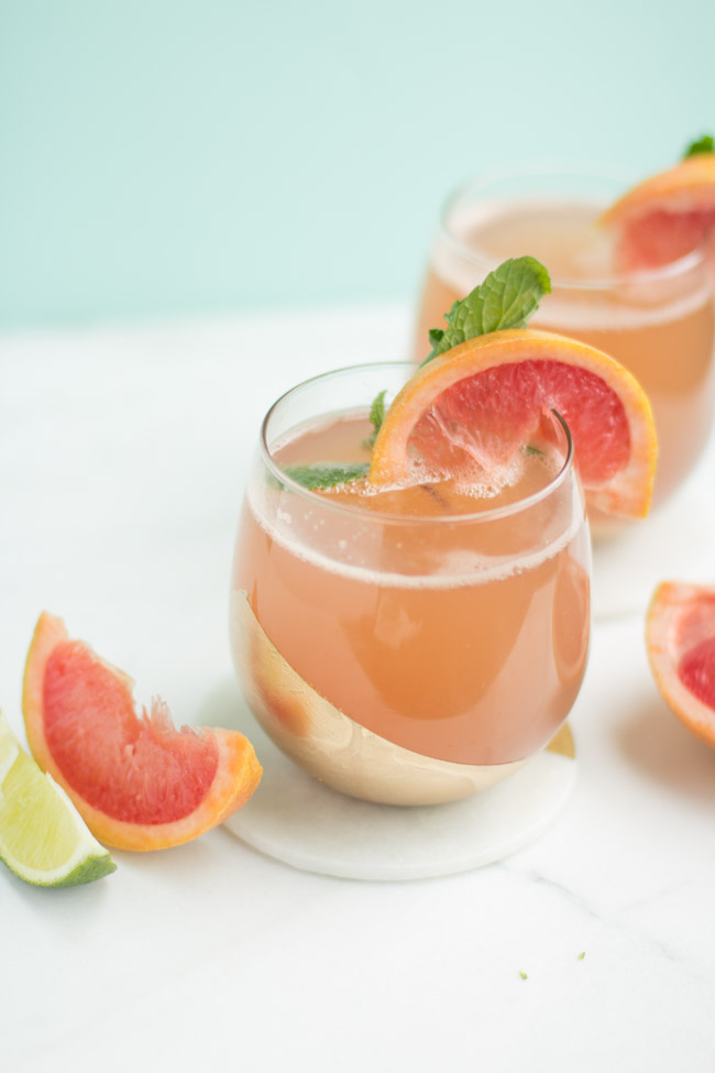 Sparkling Grapefruit Cocktail - a light, bubbly grapefruit cocktail that is perfect for your next celebration!