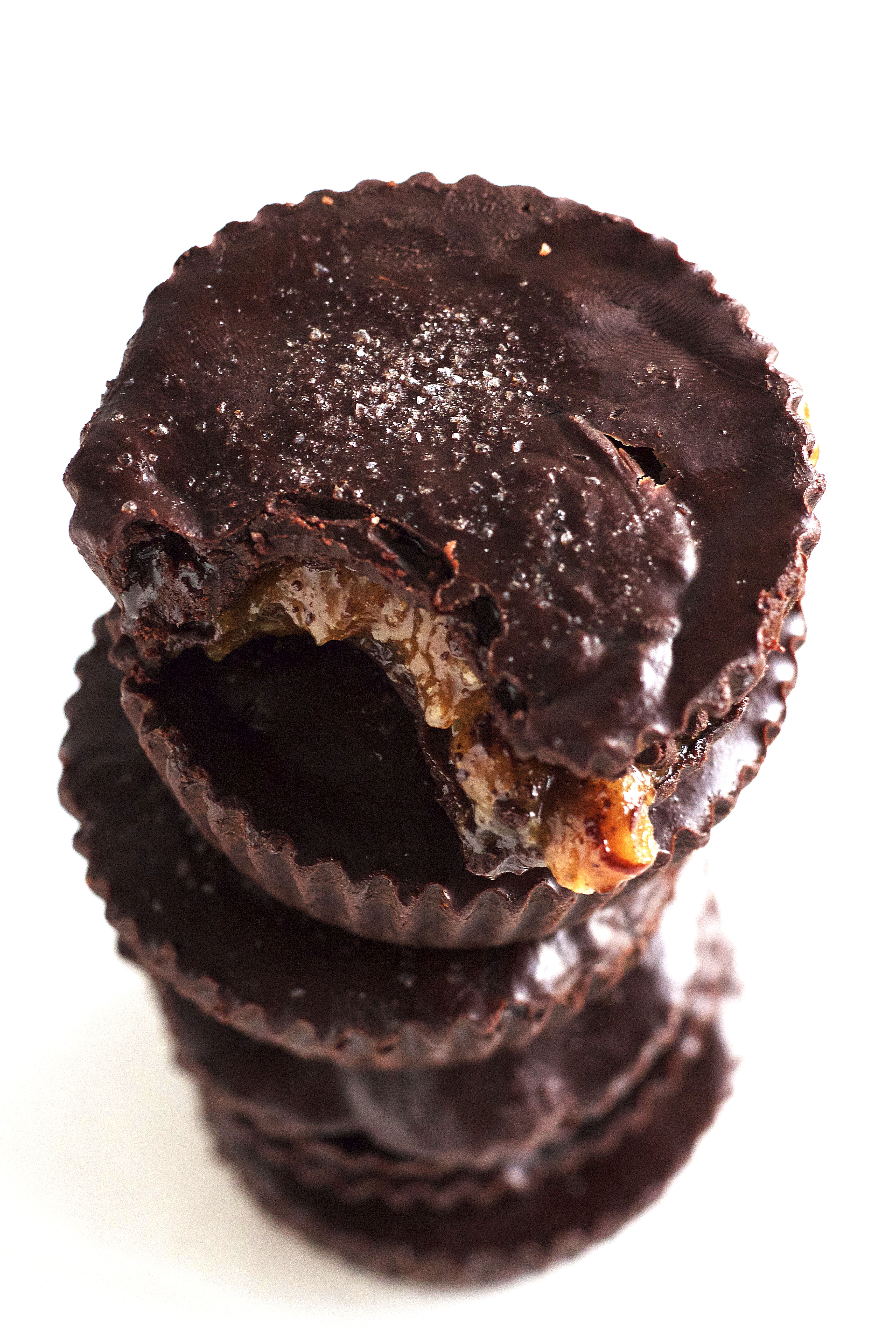 Ooey gooey chocolate cups filled with toffee AND almond butter. These Toffee Almond Butter Cups require just 8 ingredients, 30 minutes and they’re vegan-friendly, too.