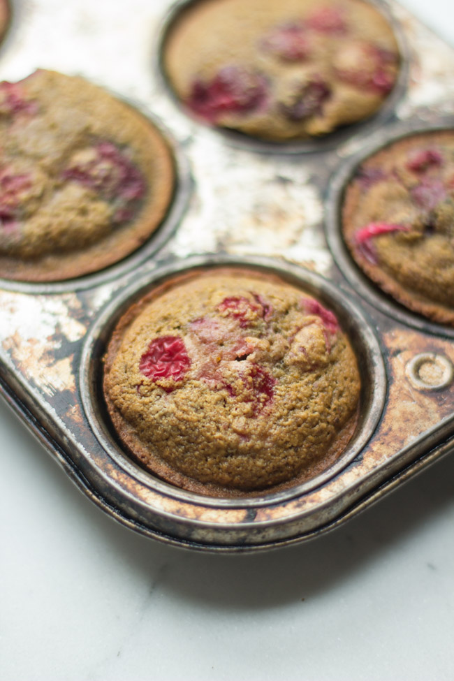 Gluten-Free Cranberry Orange Muffins - tart, lightly sweet and perfect for a healthy breakfast!