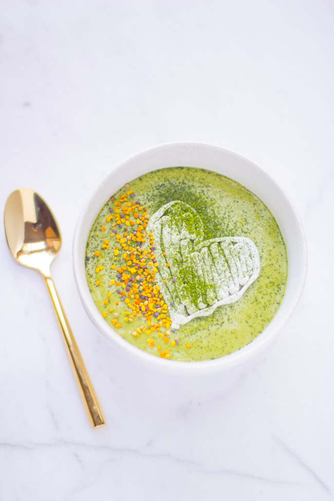 This energizing bowl is like a matcha latte in smoothie form. Packed with antioxidants, and a serving of veggies, this smoothie bowl is the perfect way to start your day on a healthy note!