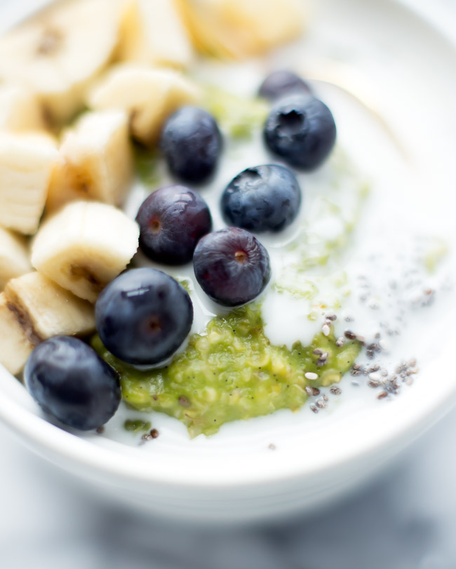 This lean, green vanilla bean steel cut oatmeal is a healthy breakfast all-star! It is the perfect way to sneak some extra veggies in at breakfast.
