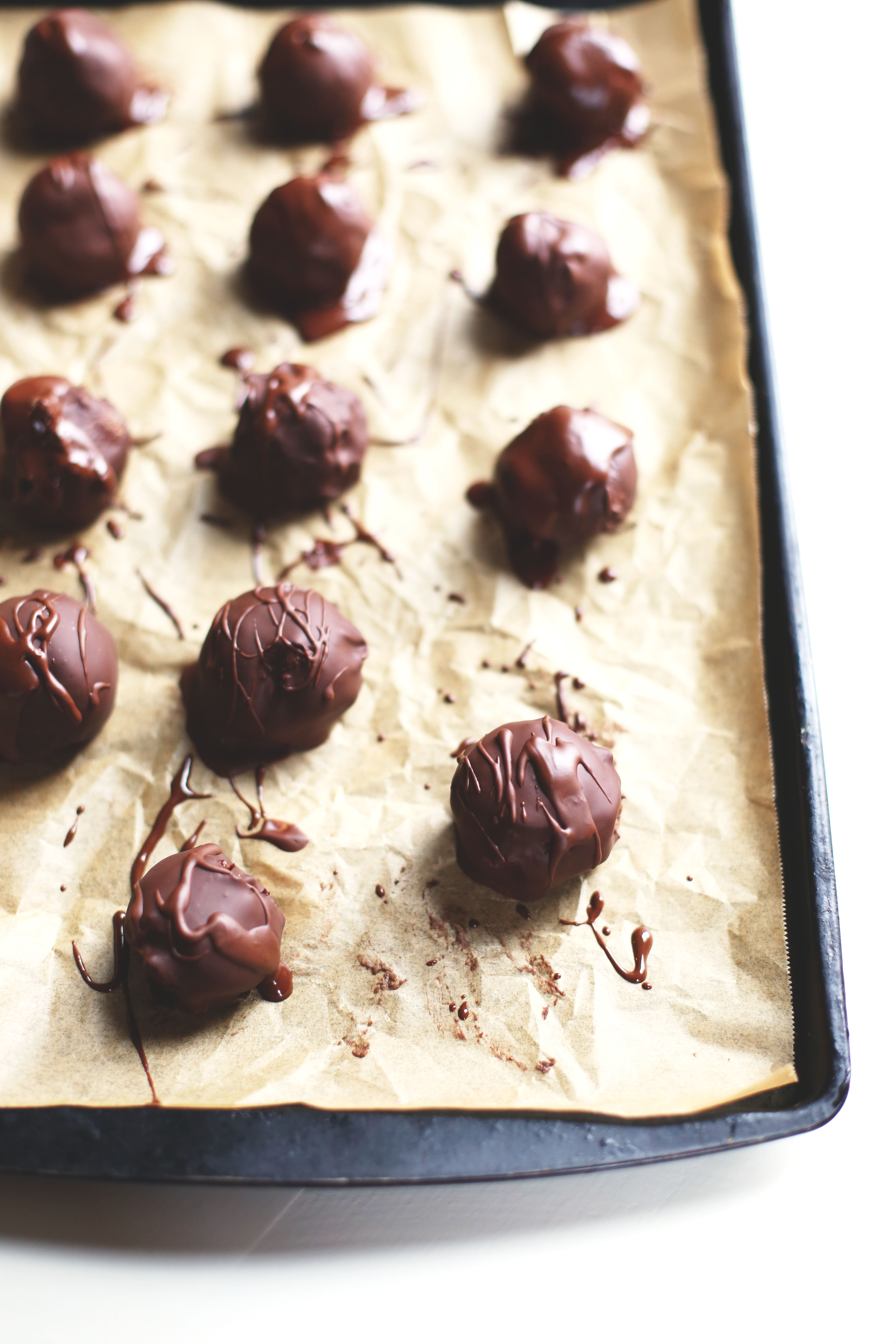 Celebrate Valentine’s Day right with these scrumptious vegan chocolate truffles that will melt in your mouth.