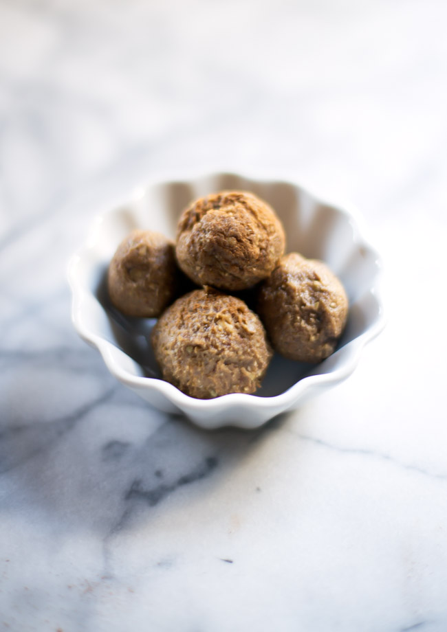 These no-bake pumpkin spice donut holes are an easy, healthy way to get your pumpkin spice fix on the go!