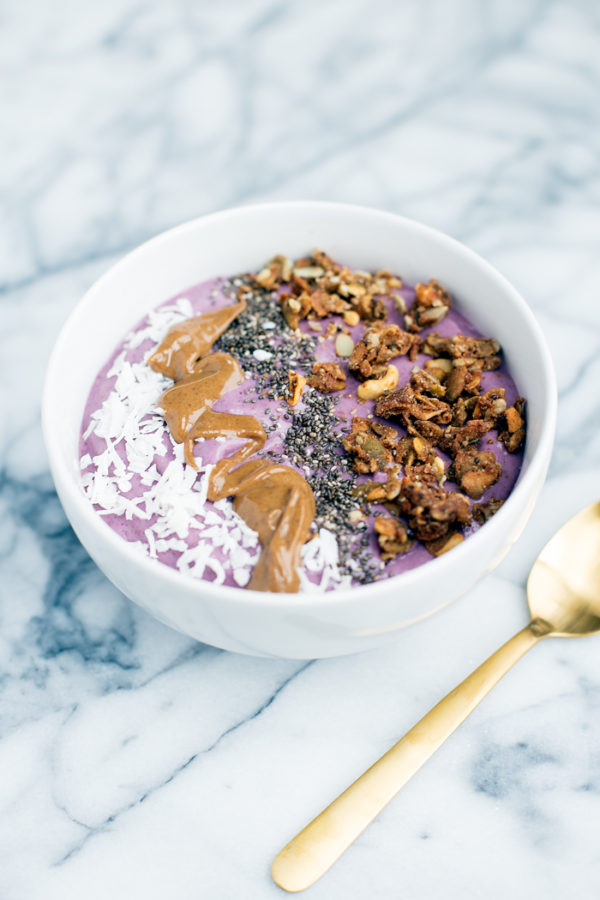 This sweet potato smoothie bowl is creamy, delicious and packed with healthy ingredients. It makes the perfect post-workout breakfast.