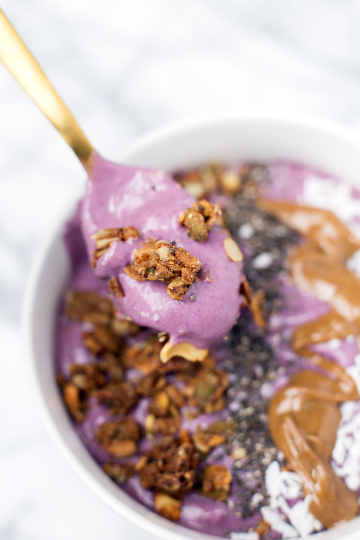 This sweet potato smoothie bowl is creamy, delicious and packed with healthy ingredients. It makes the perfect post-workout breakfast.
