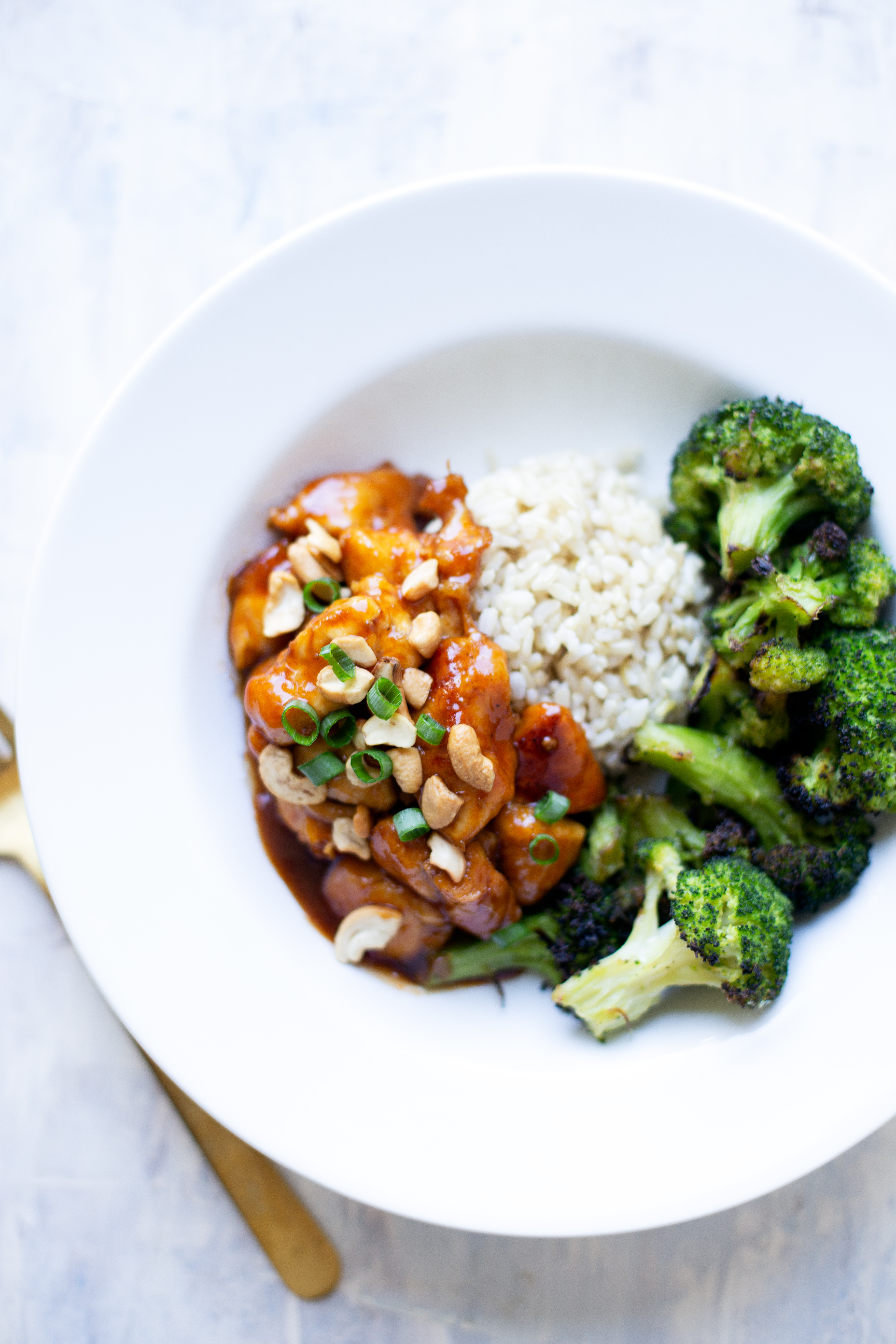 This Cashew Chicken Stir Fry is a delicious, healthy dinner that makes the ultimate 30-minute meal. Made completely in the Instant Pot, It’s also perfect for meal prep! #glutenfree #instantpot