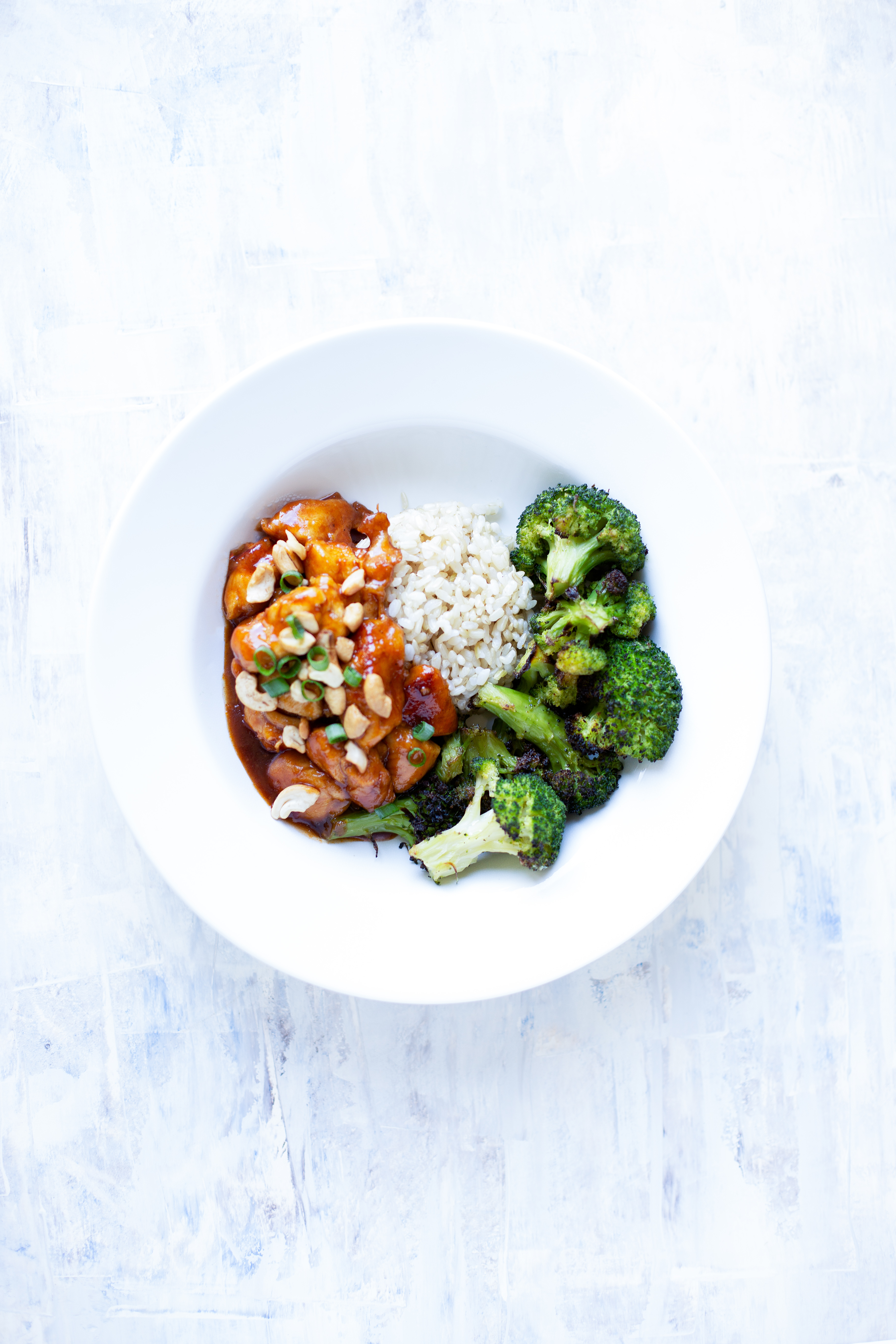 This Cashew Chicken Stir Fry is a delicious, healthy dinner that makes the ultimate 30-minute meal. Made completely in the Instant Pot, It’s also perfect for meal prep! #glutenfree #instantpot